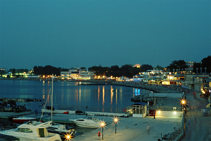 File:Anapa's harbor - panoramio - Konstantin Kč.jpg