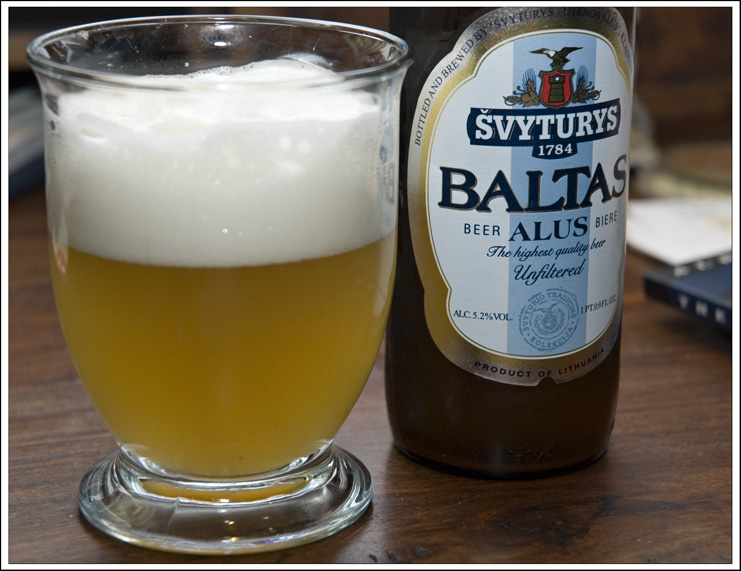 File:Baltas Wheat Beer (Flickr).jpg