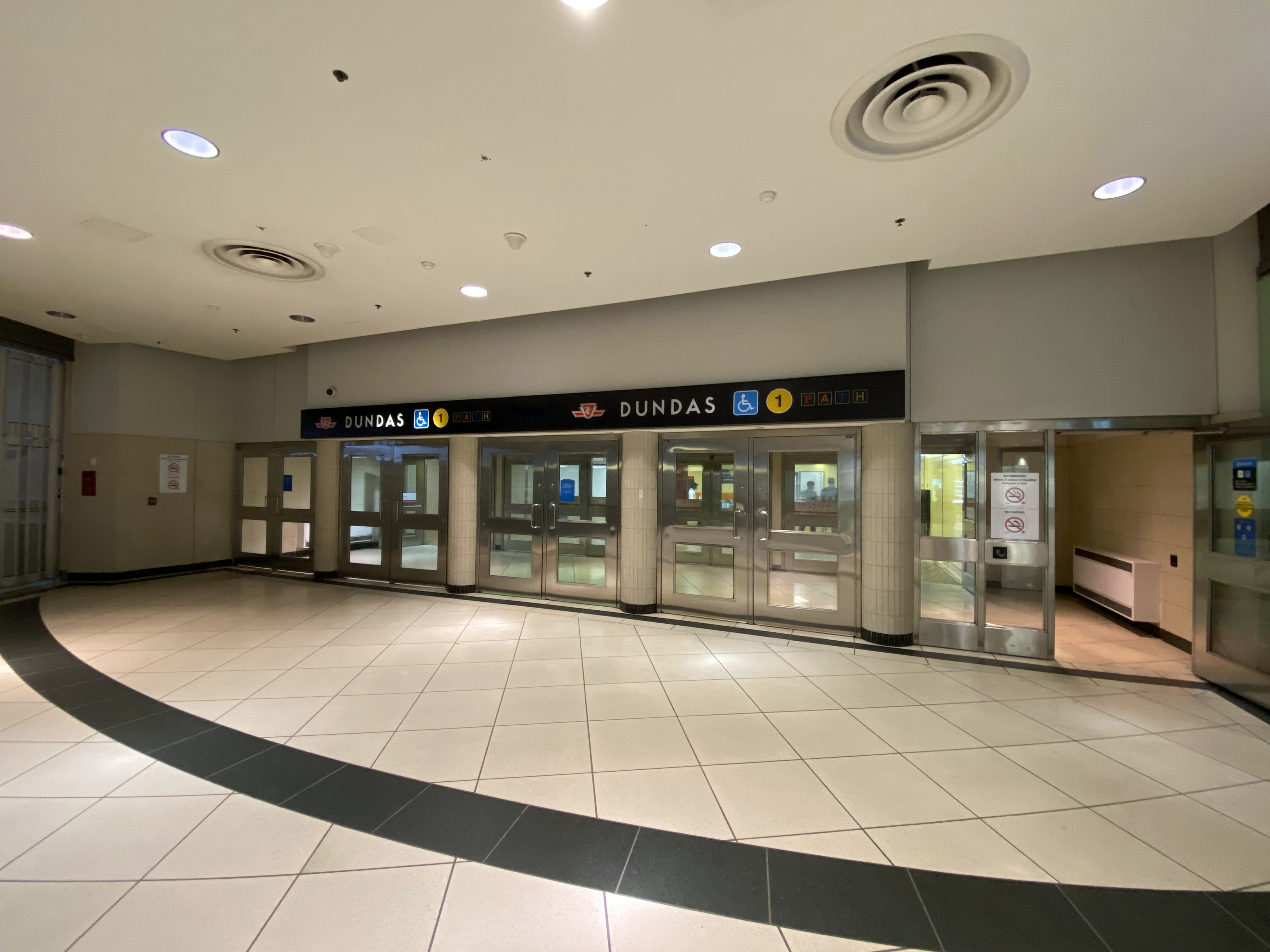 Toronto Eaton Centre - Wikipedia