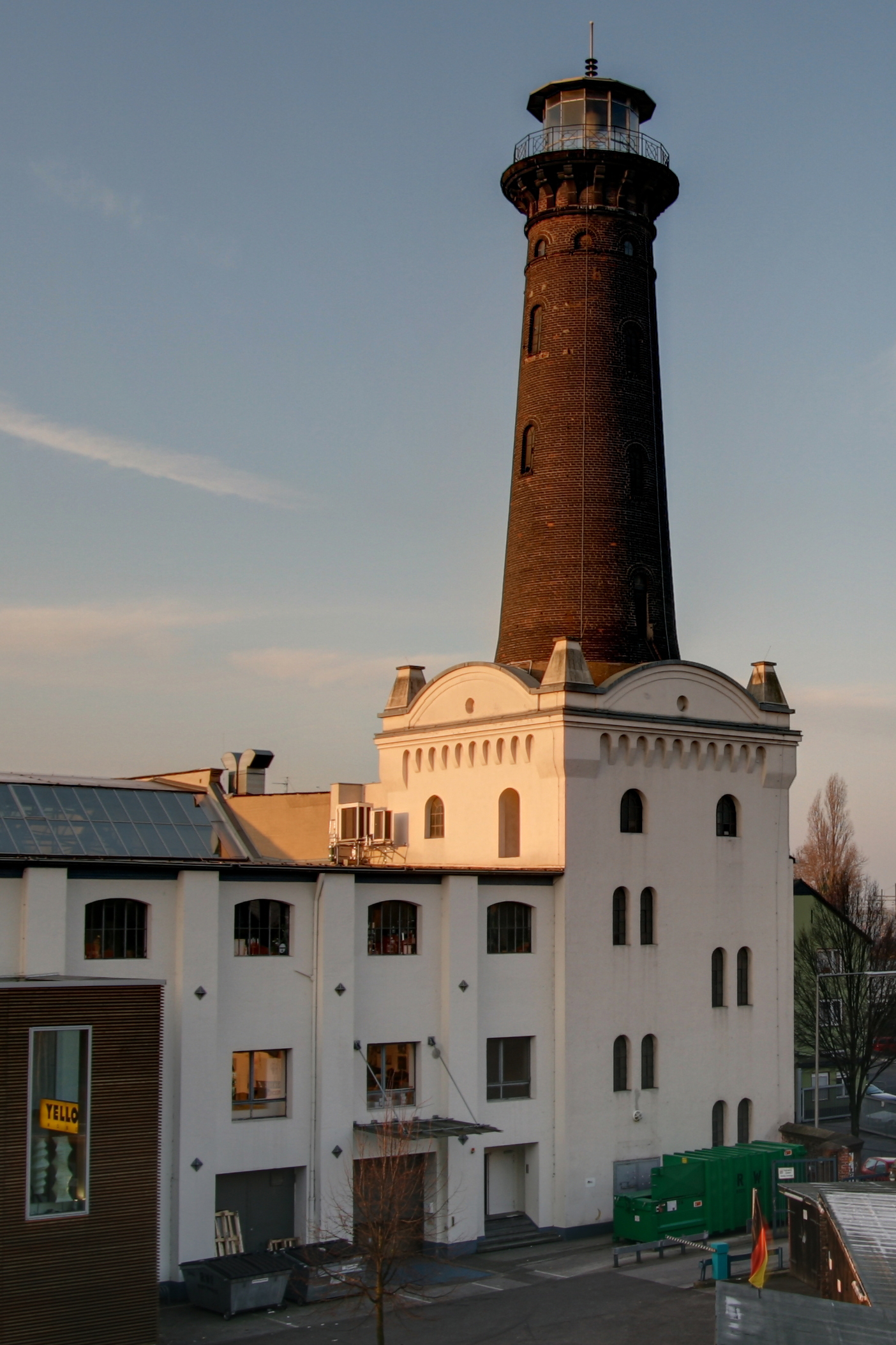 Der Heliosturm im Bundesland Nordrhein-Westfalen in der Region Binnenland/Köln Ehrenfeld in der Übersicht aller Leuchttürme in Deutschland bei Natura Event.