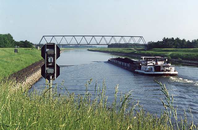 File:Elbe seitenkanal artlenburg.JPG