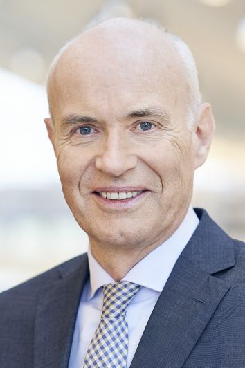 File:Goetz Rehn Portrait neu.jpg