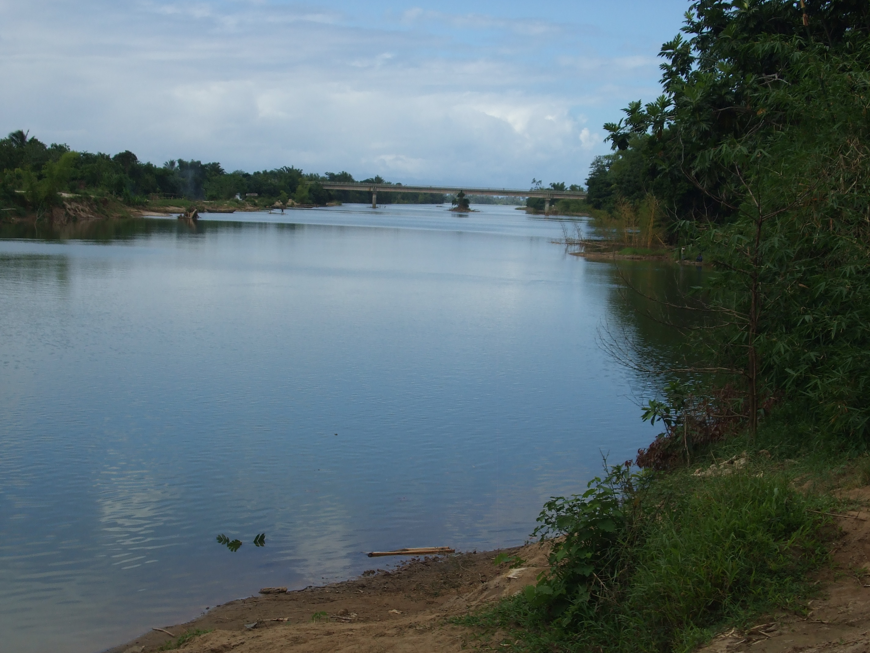 File:Le fleuve Ivoloina et le pont d'Ivoloina.jpg - Wikipedia