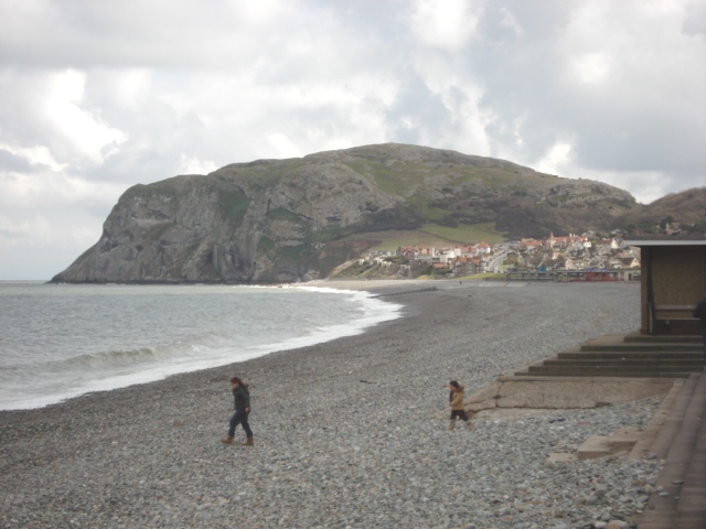 File:Llandudno Bay Looking Towards the Little Orme - geograph.org.uk - 464311.jpg