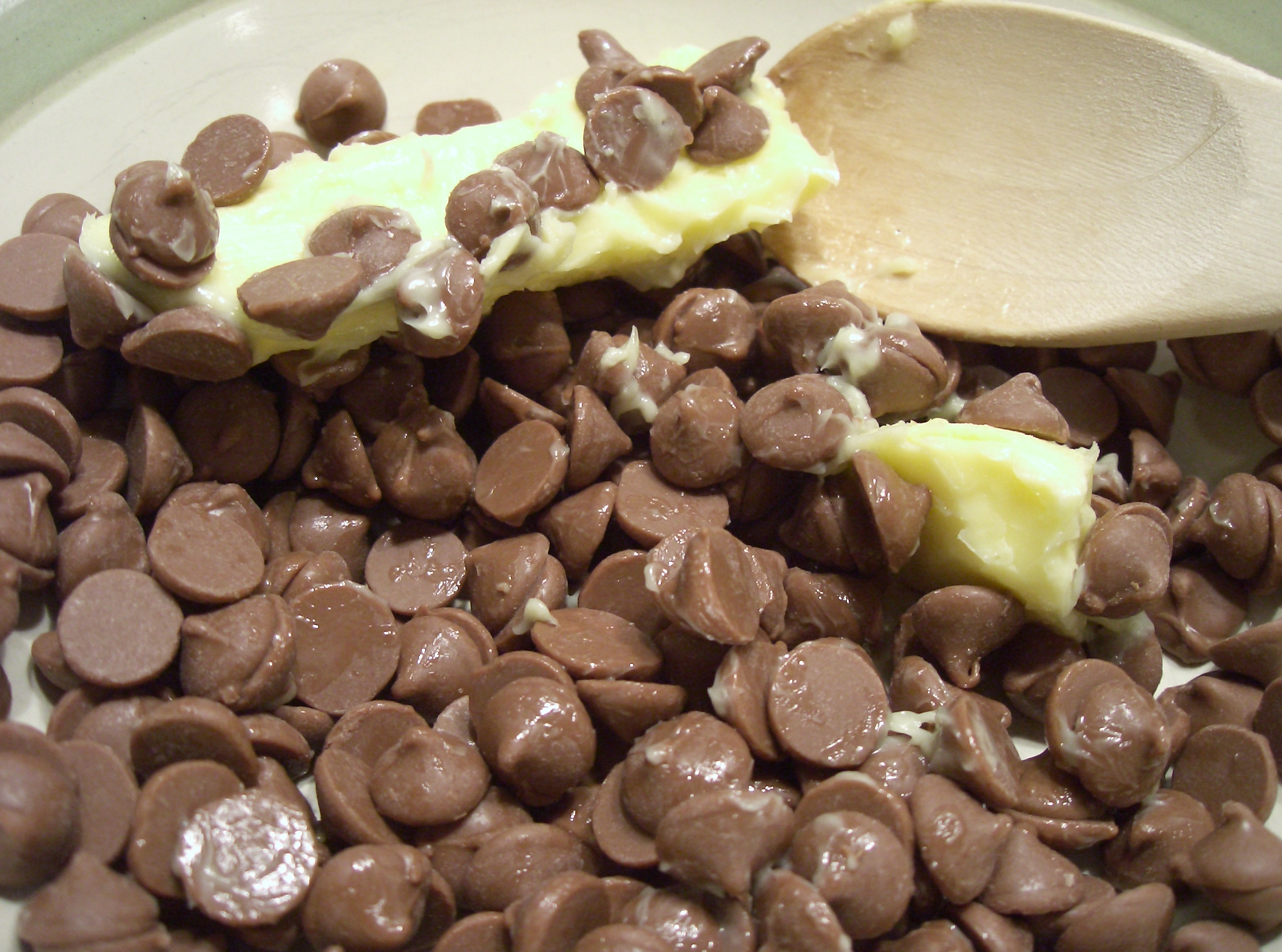 File:Chocolate tempering 2.jpg - Wikipedia