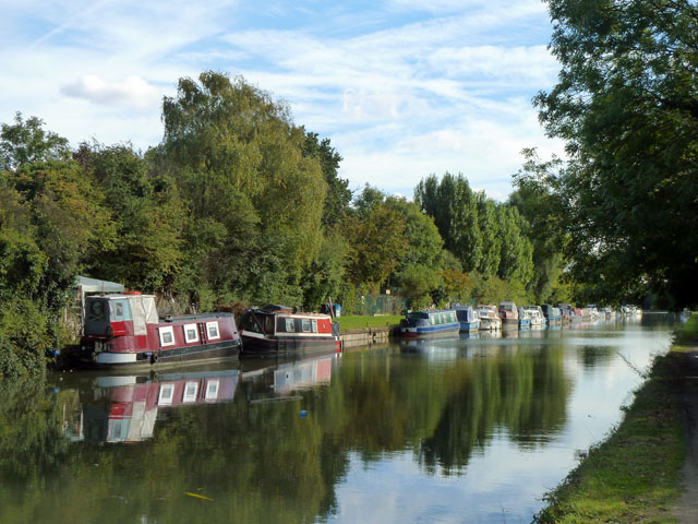 File:Moored boats, Grand Union Canal - geograph.org.uk - 3169101.jpg