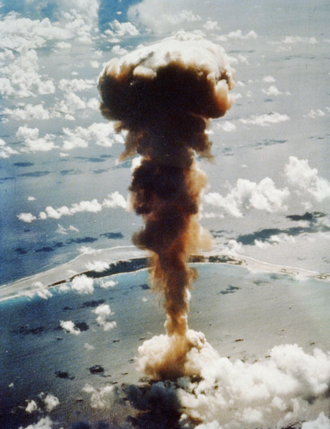 Øjeblik jordskælv Se venligst Nuclear testing at Bikini Atoll - Wikipedia