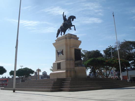 File:Plaza de Armas de Pisco.jpg