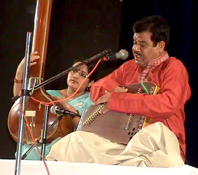 Pt.Santosh Joshi singing raga kirwani in a concert at [[Town hall]]