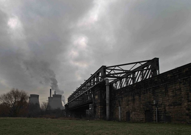 File:Rail bridge over the River Aire - geograph.org.uk - 1089995.jpg