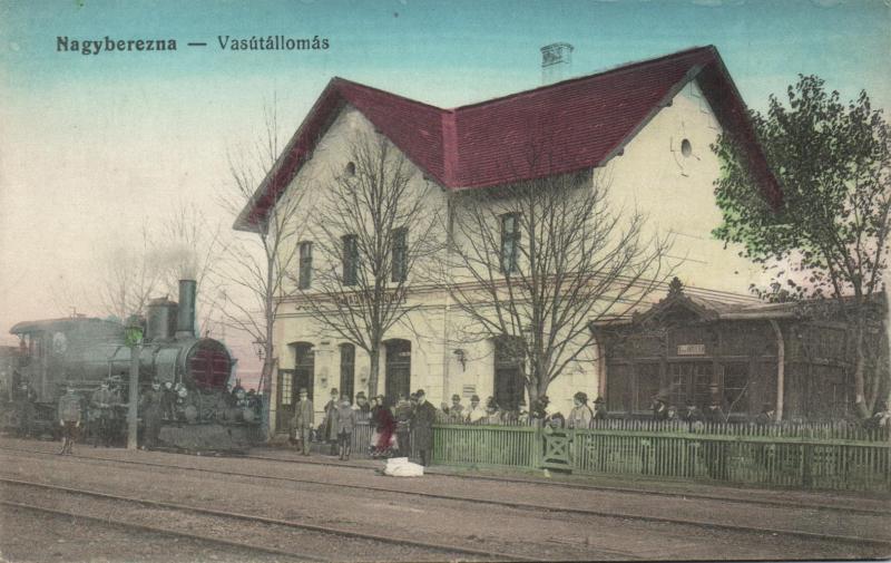 File:Railway station in Welykyi Bereznyi.jpg