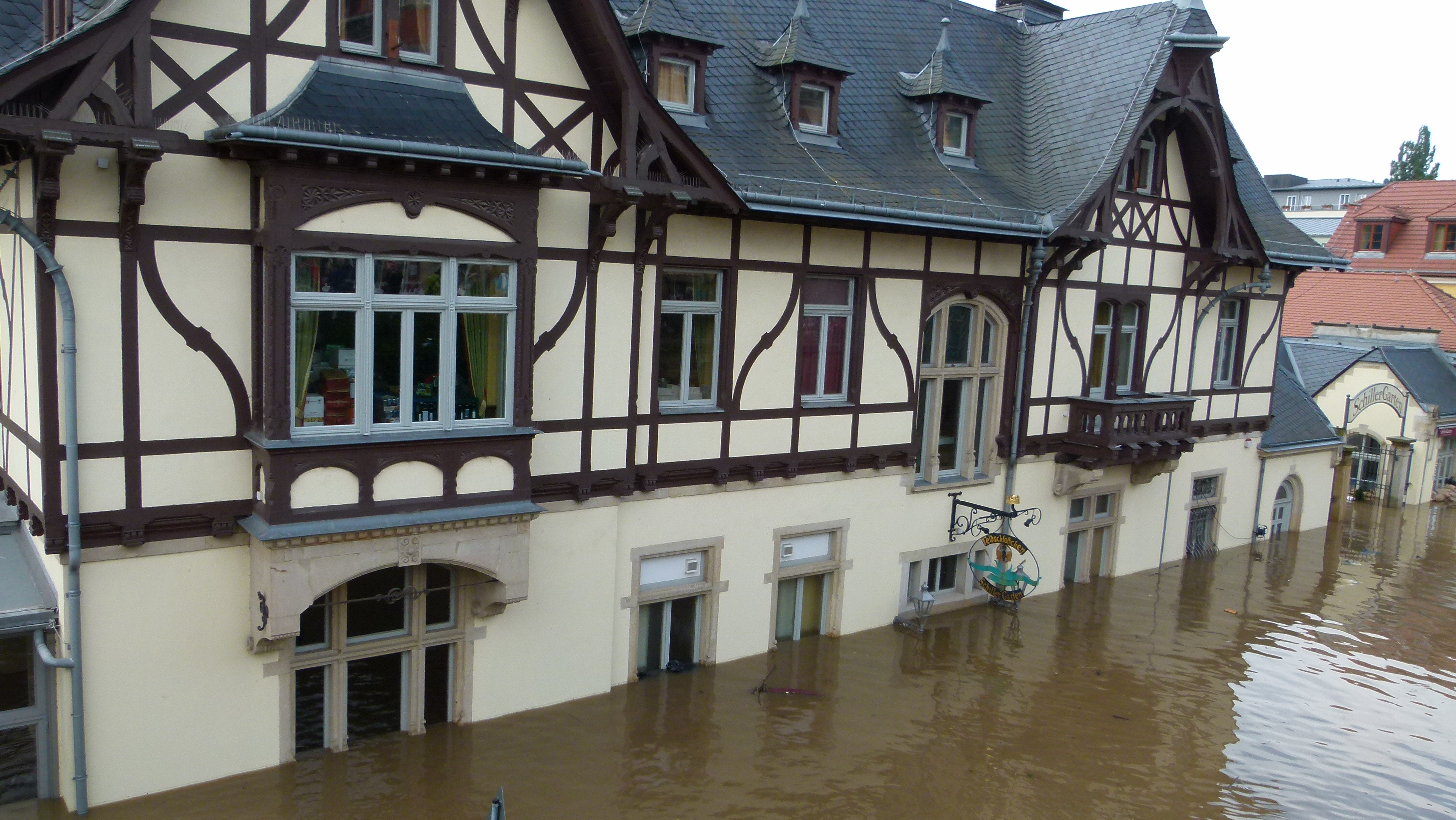 File Schillergarten Dresden Im Hochwasser 3 Jpg Wikimedia Commons