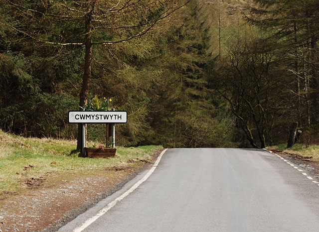 File:Seasonal welcome to Cwmystwyth - geograph.org.uk - 755673.jpg