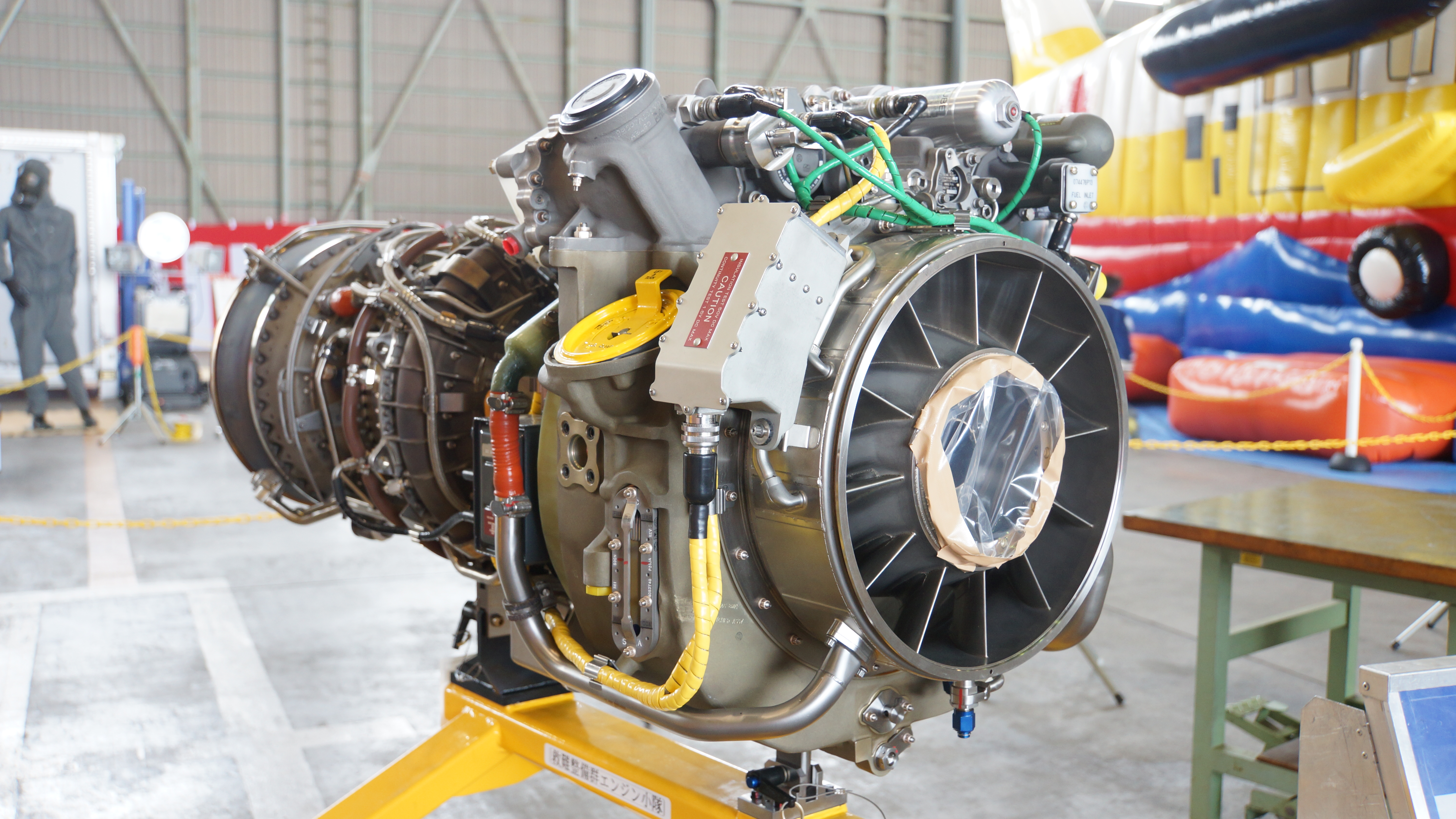 File T700 Ihi 401c Turboshaft Engine Right Front View At Jasdf Komaki Air Base March 13 16 01 Jpg Wikimedia Commons
