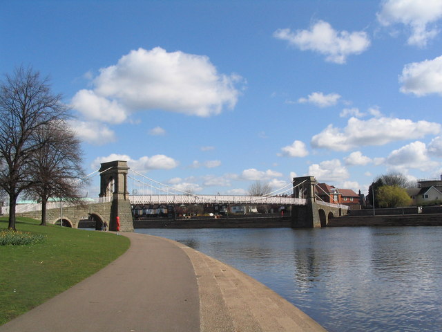 File:The Suspension Bridge from the Victoria Embankment - geograph.org.uk - 753740.jpg