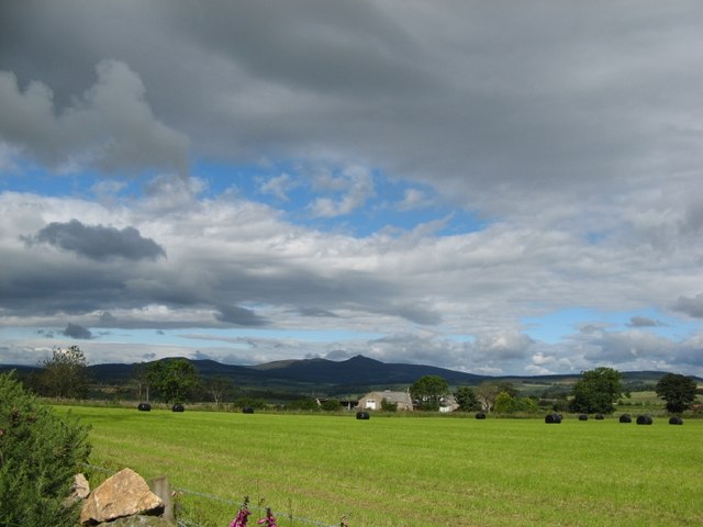 File:Toward Bennachie - geograph.org.uk - 507698.jpg