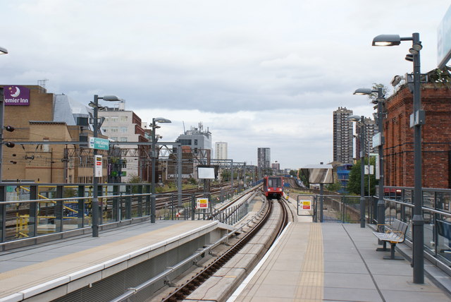 File:Tower Gateway Station - geograph.org.uk - 1482265.jpg