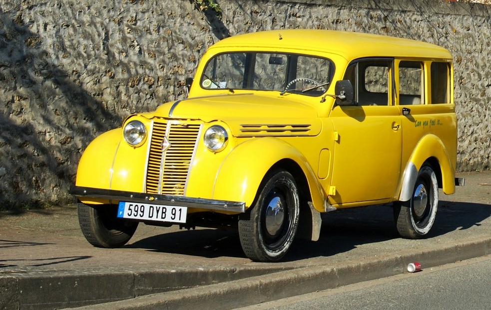 Fichier:Voiture Ancienne - Flickr - besopha aka Renault Dauphinoise cropped  to highlight the car.jpg — Wikipédia