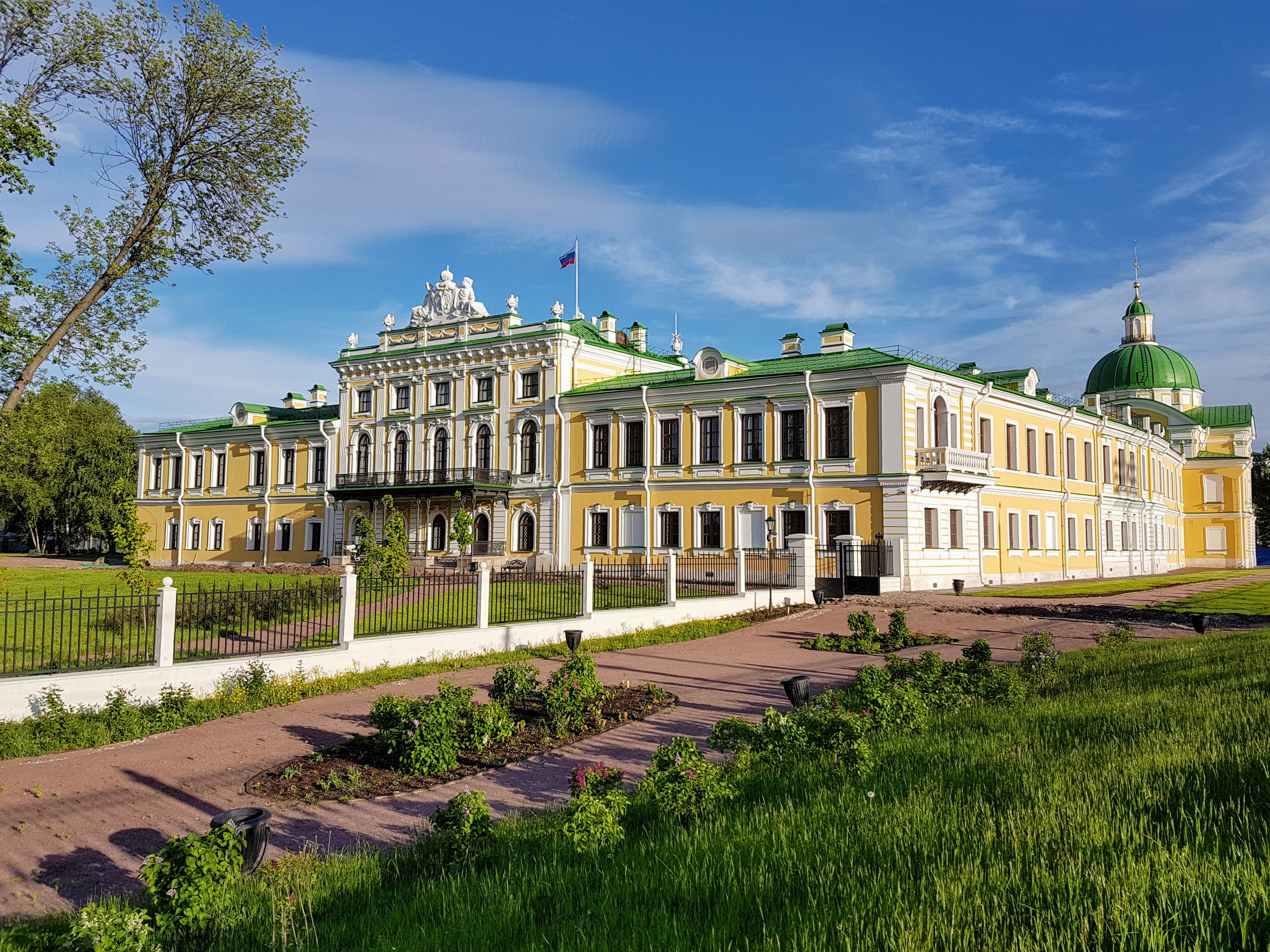 Императорский путевой дворец в москве. Императорский дворец Тверь. Тверской Императорский путевой дворец. Путевой дворец Екатерины Тверь. Екатерининский путевой дворец в Твери.