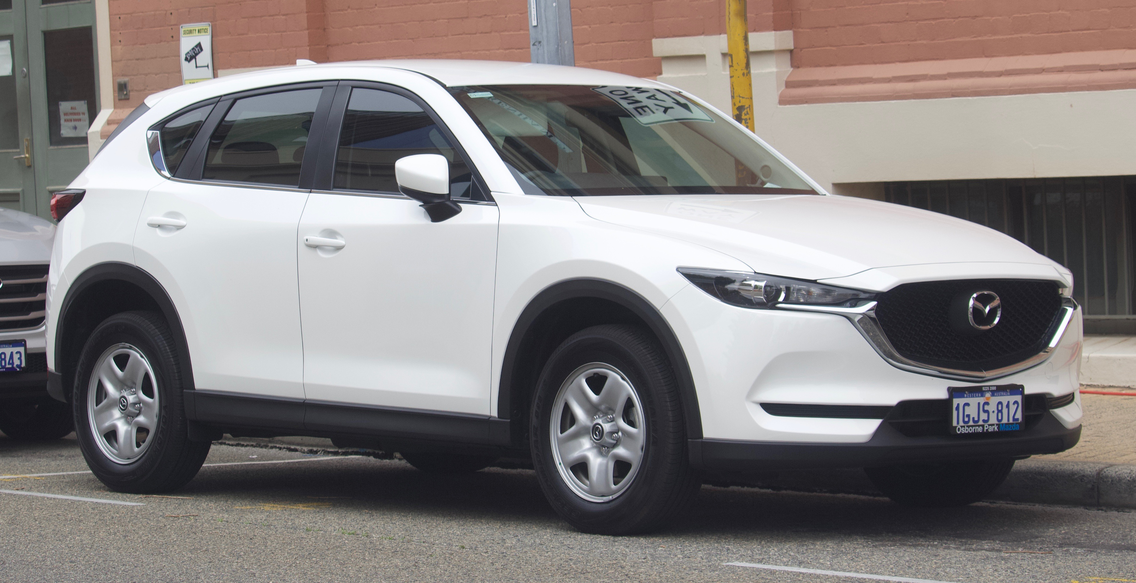 ファイル:2017 Mazda CX-5 (KF) Maxx 2WD wagon (2018-11-02) 01.jpg