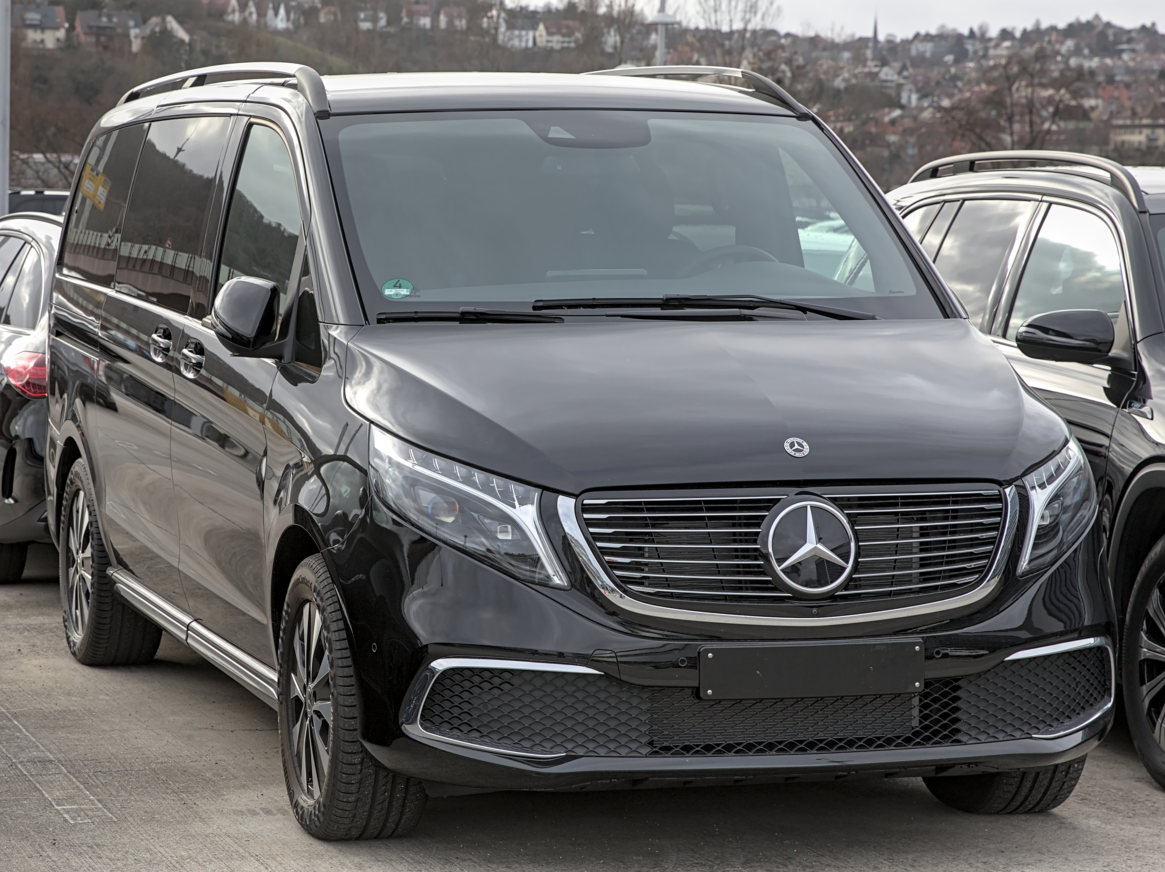 File:2019 Mercedes-Benz V-Class (W447) 1X7A1743.jpg - Wikimedia