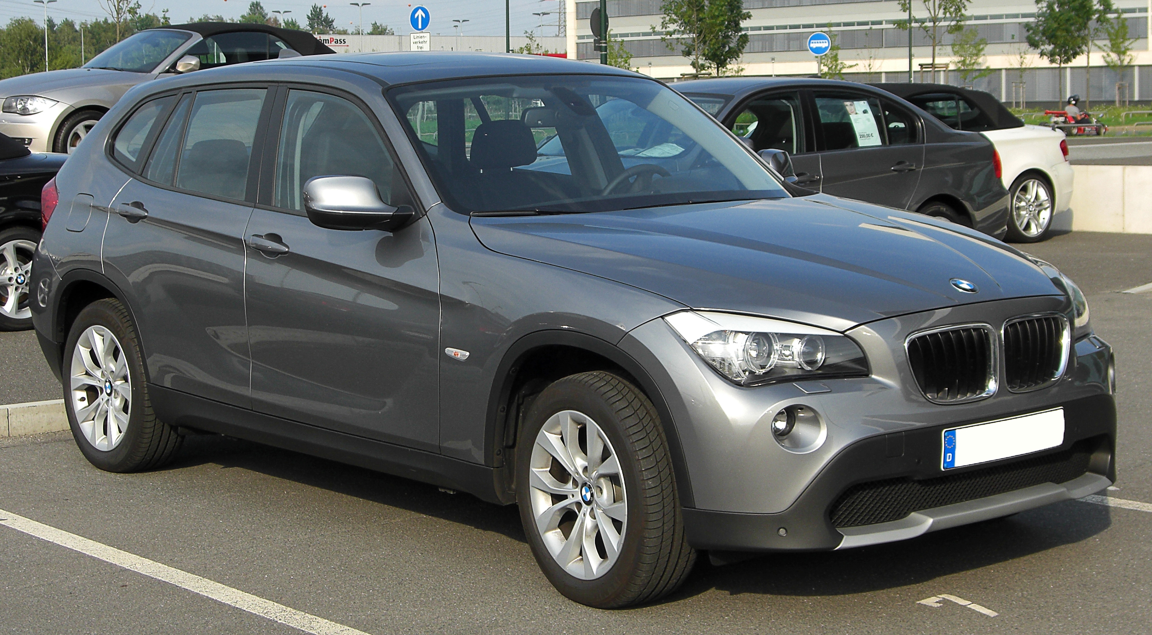 BMW X1 (E84) Photos and Specs. Photo: BMW X1 (E84) used and 18