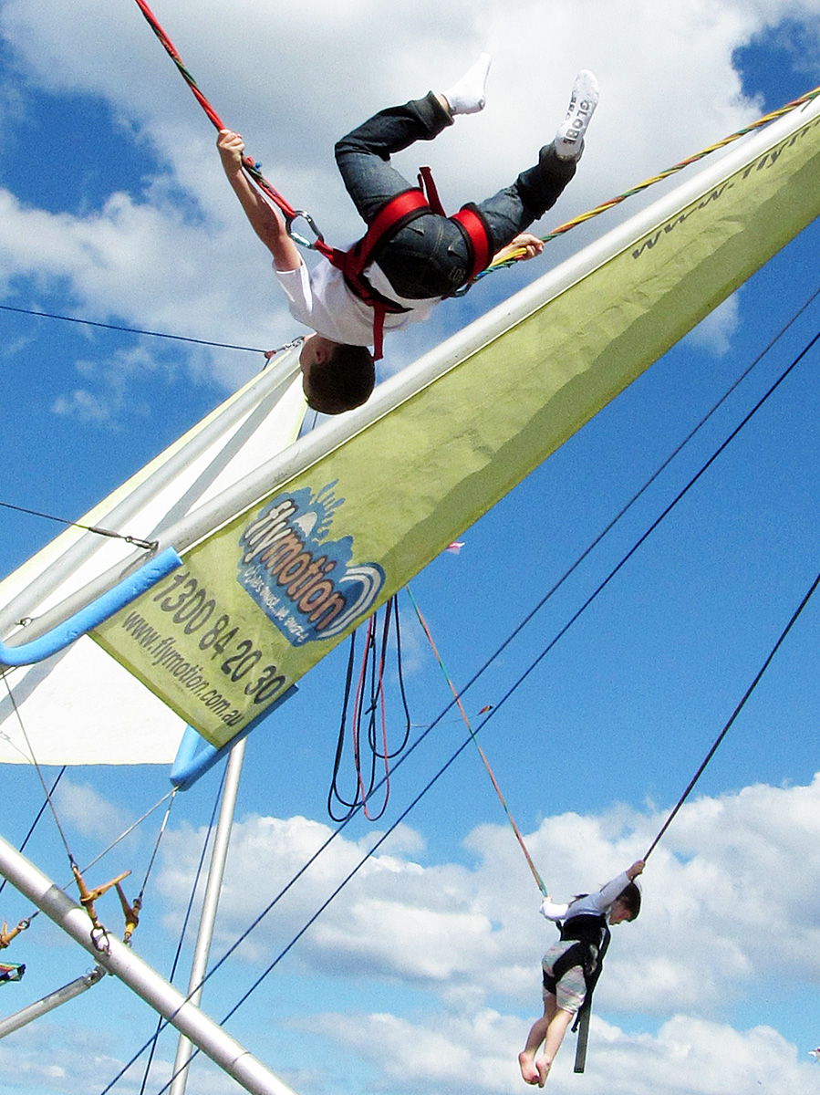 Bondi, 33 - Trampoline - Festivals of Winds, 2012.jpg Trampoline Date 11 September 2011, 12:51 Source Bondi, 33 Uploaded by clusternote Author