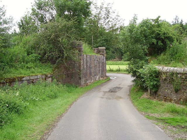 File:Bridge buttress, Waverley Line - geograph.org.uk - 198268.jpg