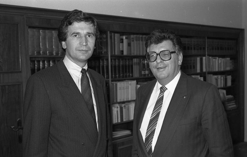 File:Bundesarchiv B 145 Bild-F071433-0021, Bonn, Klaus Wedemeier, Philipp Jenninger.jpg