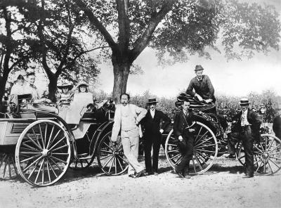 File:Carl Benz, his family and Theodor Baron von Liebieg in 1894, on a trip from Mannheim to Gernsheim, driving a Benz Vis-à-Vis and a Benz Victoria.jpg