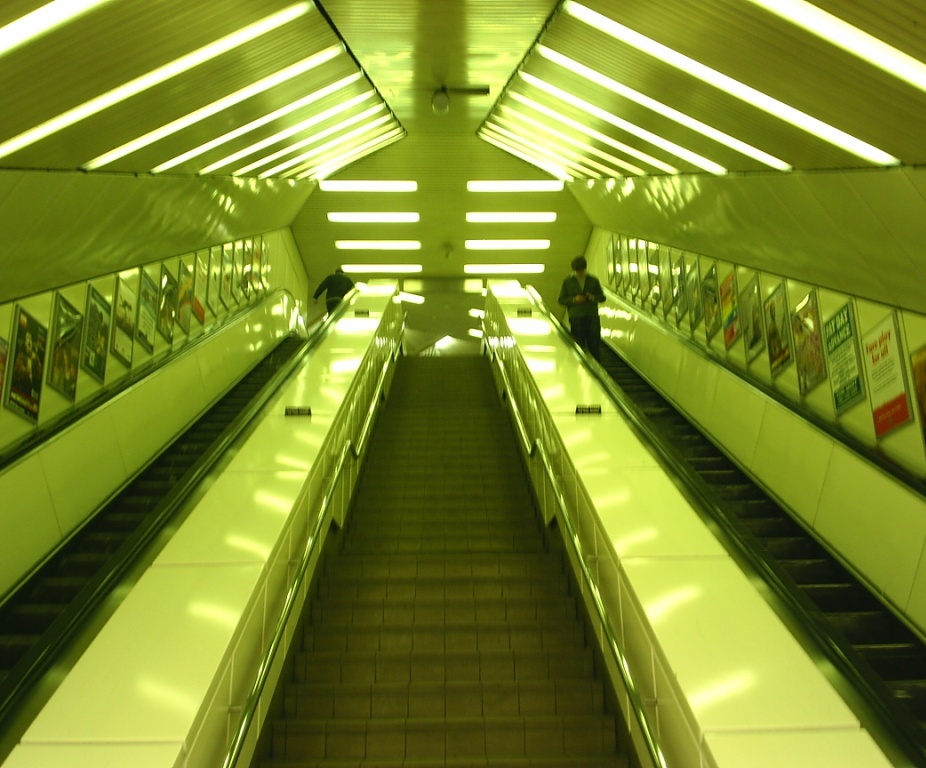 Центральные станции метро. Ньюкасл метро. Центральная станция. Centrum Metro Station. Vaguan Metropolitan Centre.