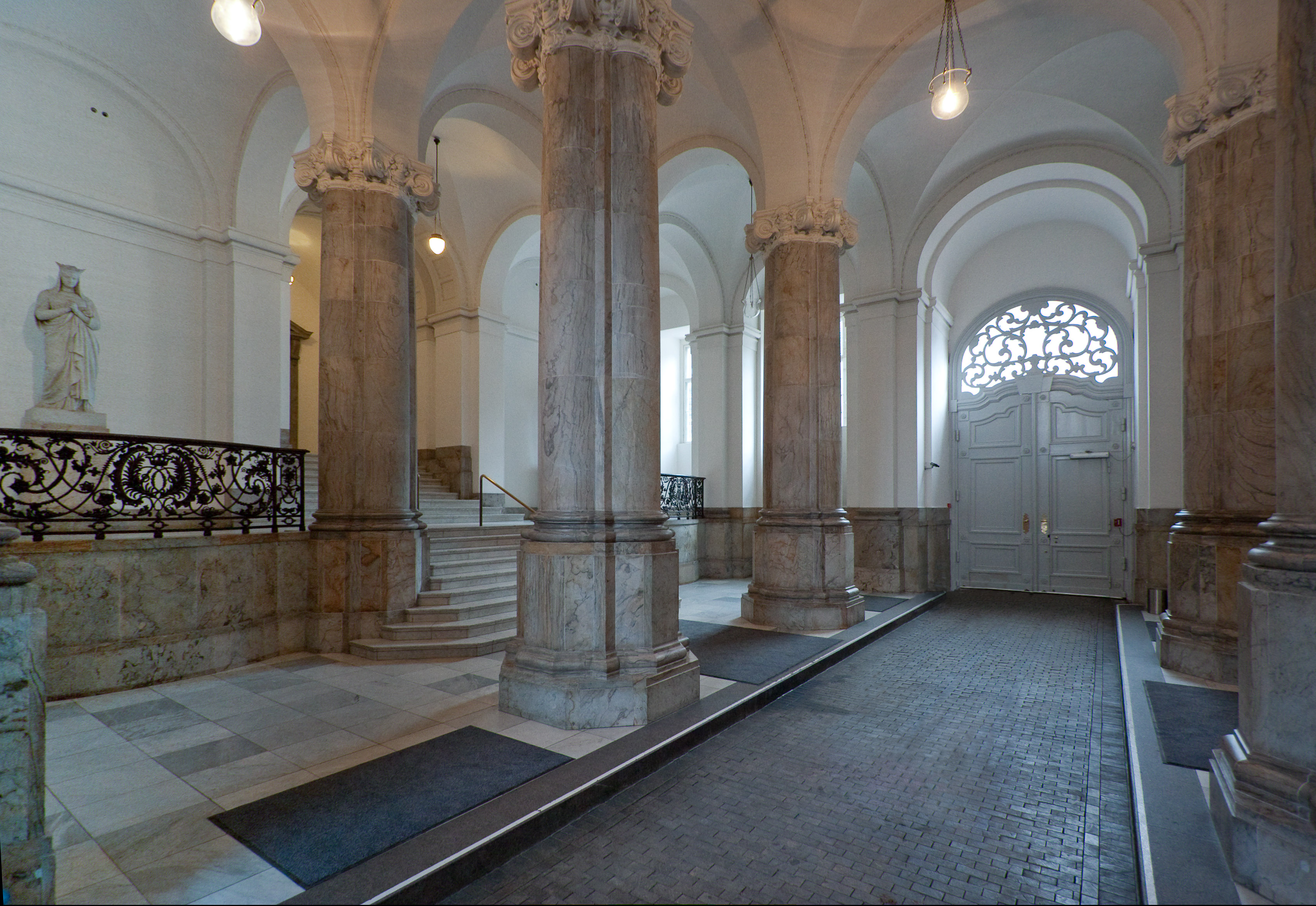 Znalezione obrazy dla zapytania christiansborg castle