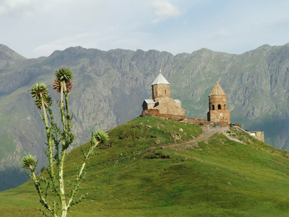 File:Cminda Sameba, kazbegi.jpg