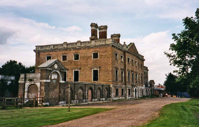 File:Copped Hall east west 1.jpg