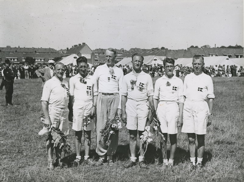 File:De zes deelnemers uit Denemarken (DEN), vijf op het parcours van 55 km. en één o – F40968 – KNBLO.jpg