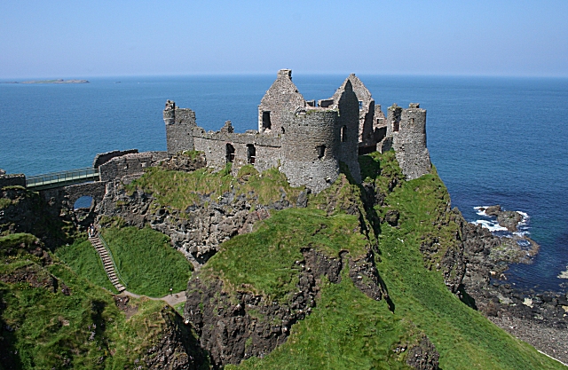 File:Dunluce Castle - geograph.org.uk - 468559.jpg