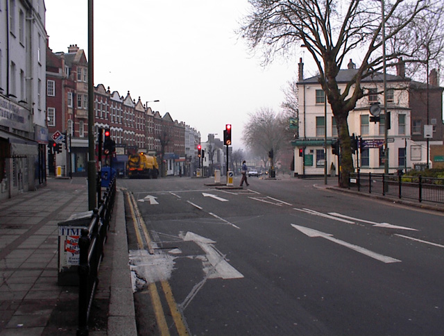 File:East Finchley - geograph.org.uk - 1183.jpg