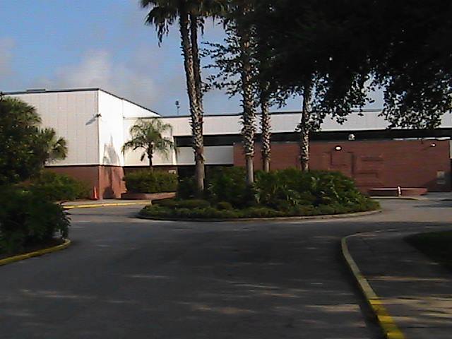 File:Exterior of LaBelle High School.jpg