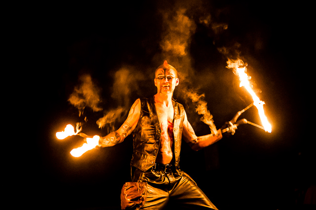 File:Fire eater (01).jpg