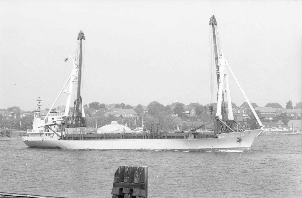 File:Frachter HERCULES SCAN (dän.) (Kiel 57.430).jpg - Wikimedia