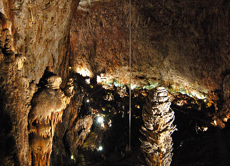 File:Grotta Gigante.jpg