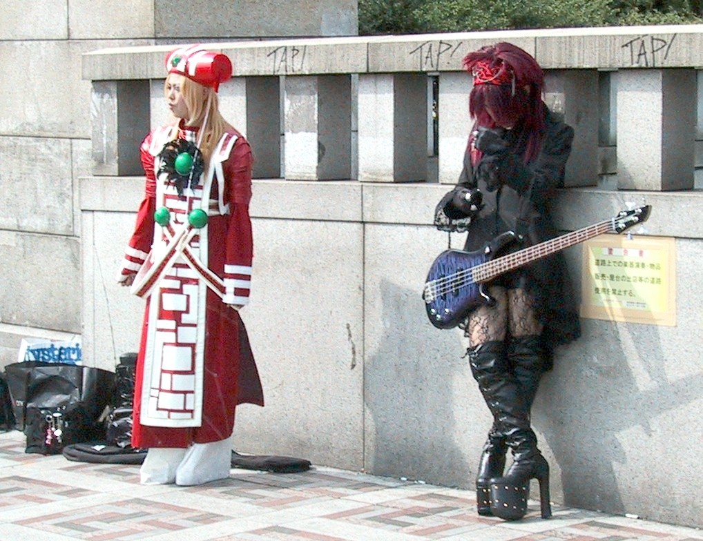 Znalezione obrazy dla zapytania harajuku cosplay bridge