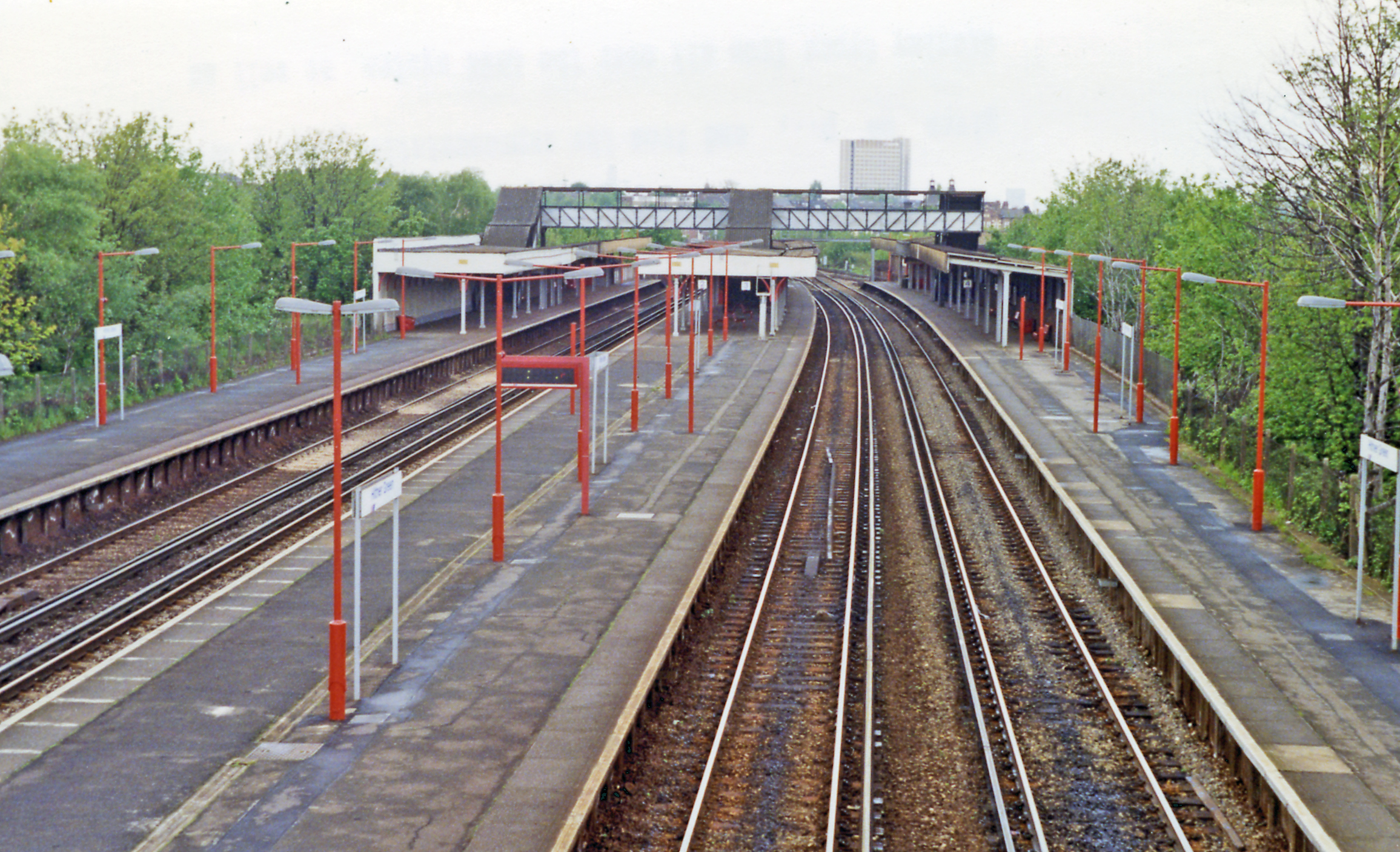 Elephant & Castle railway station - Wikipedia