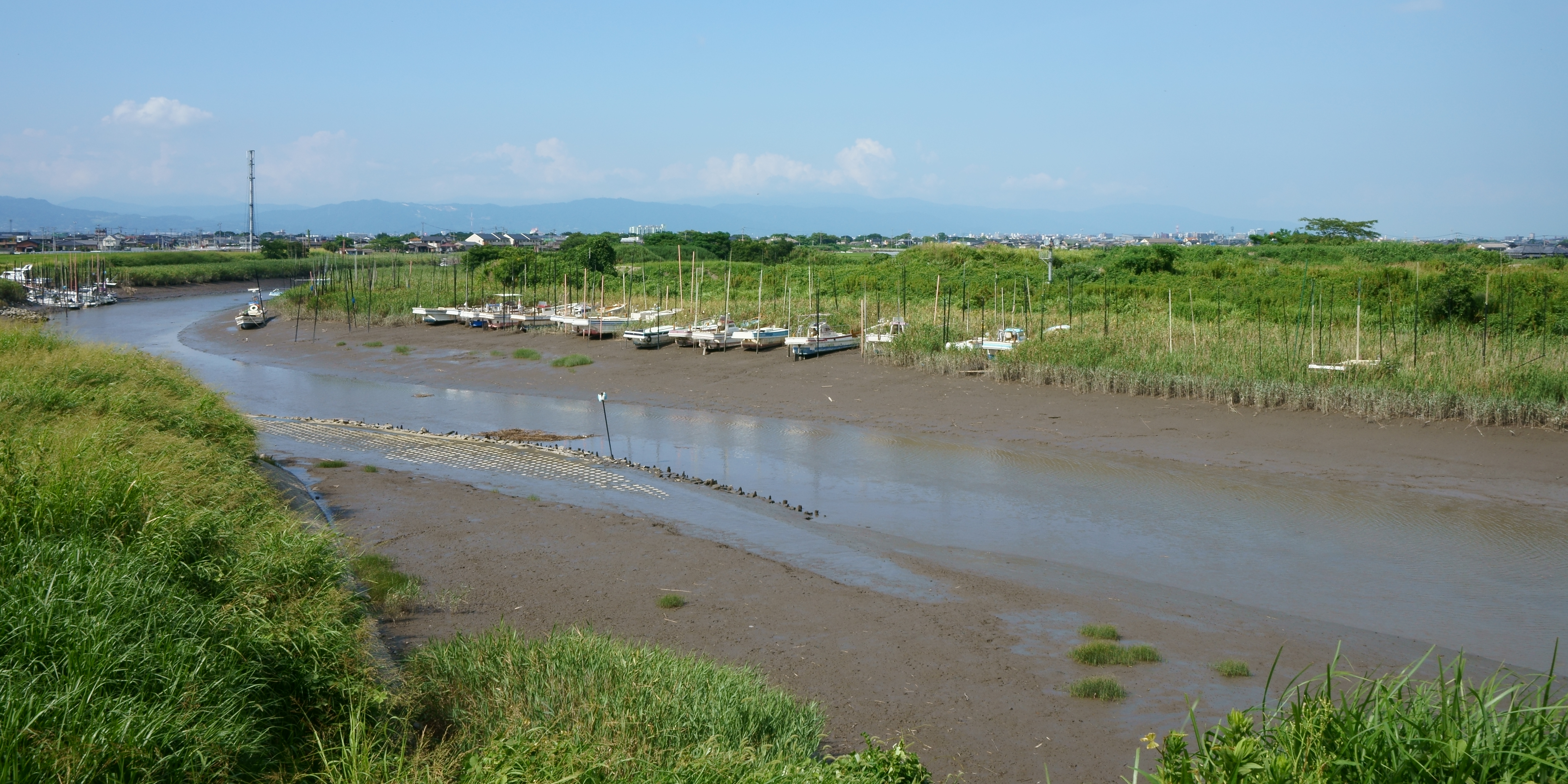 Lower river. Туркменистан Каракумский канал. Каракумский оросительный канал. Каракумский канал в Ашхабаде. Каракум река Туркменистан.