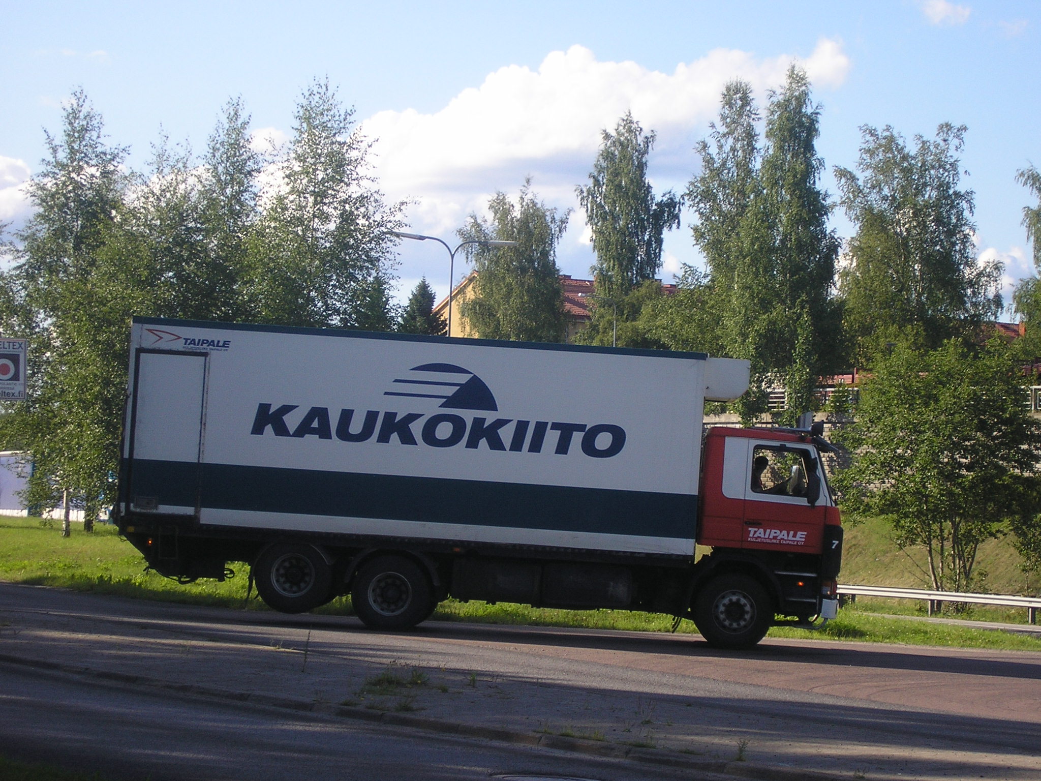 File:Kaukokiito truck in Jyväskylä.jpg - Wikimedia Commons