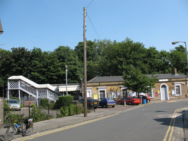 File:Ladywell station approach - geograph.org.uk - 839947.jpg