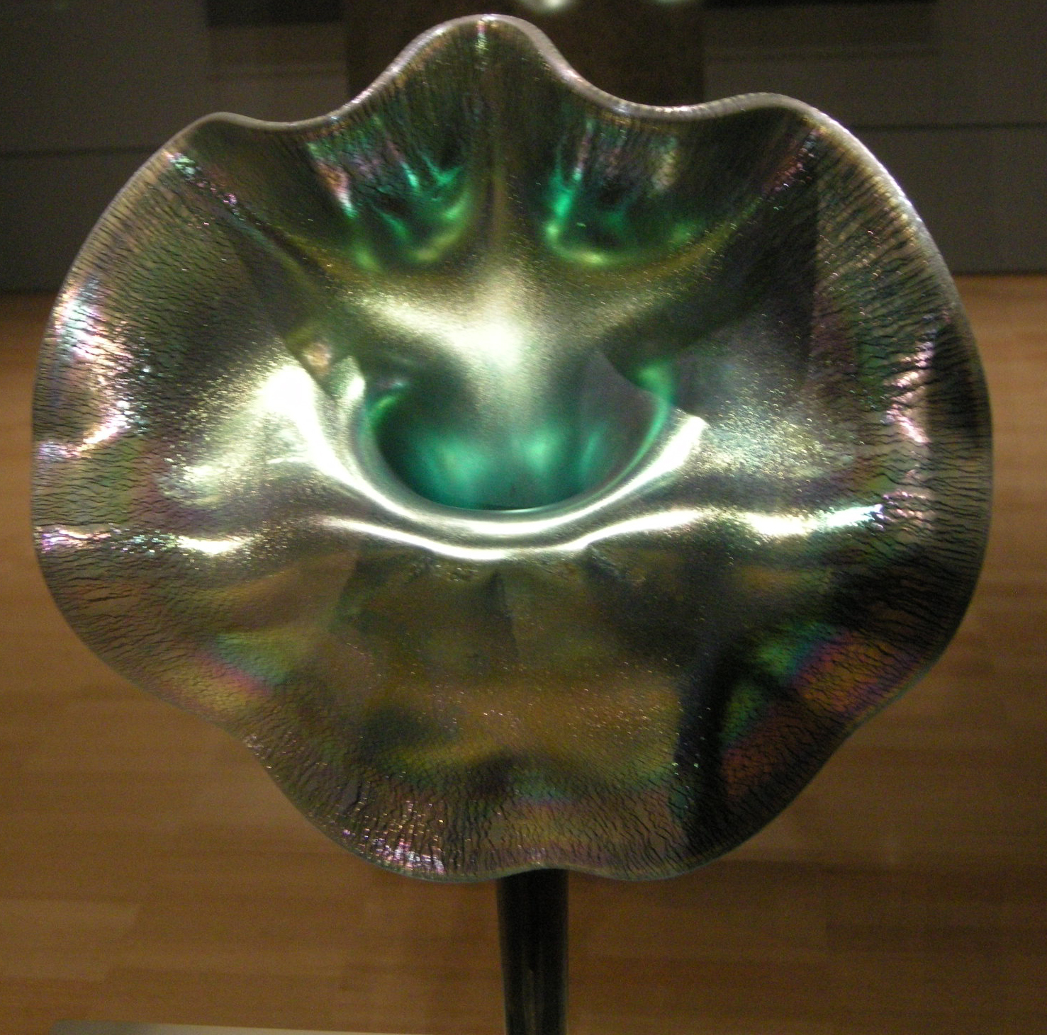 Ngv, louis comfort tiffany, jack-in-the-pulpit vase, 1913 circa 03.JPG. 