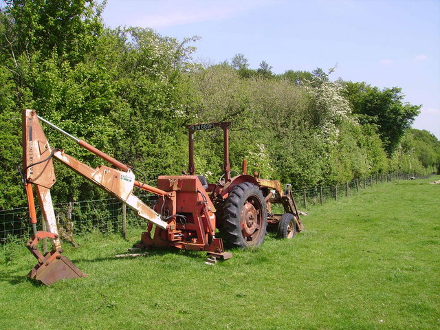 File:Old Tractor - geograph.org.uk - 183412.jpg