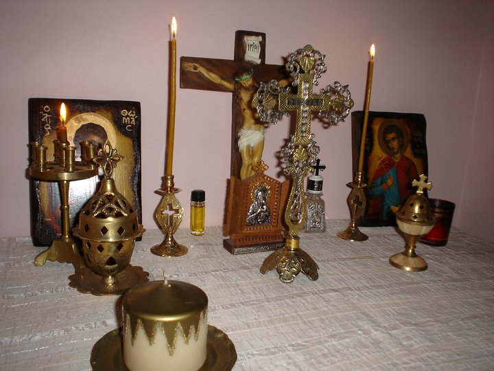 File:OrthodoxHouseAltar.jpg