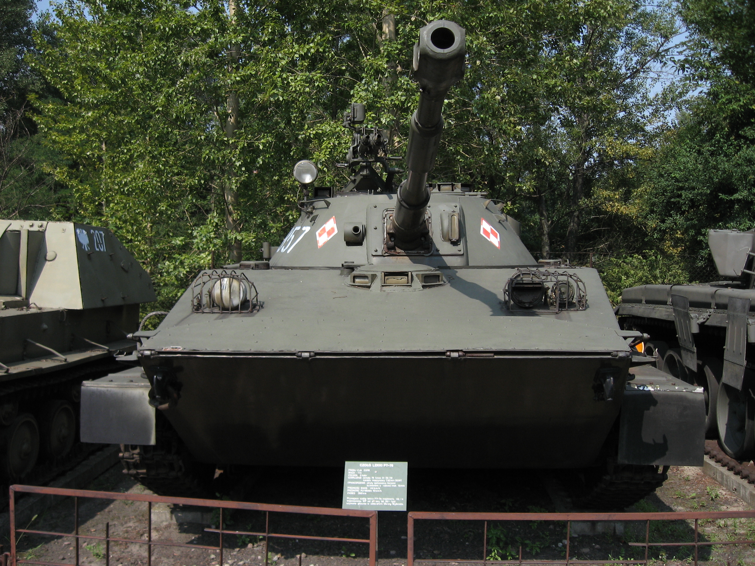 File Pt 76 Amphibious Light Tanks At The Muzeum Polskiej Techniki Wojskowej In Warsaw 1 Jpg Wikimedia Commons